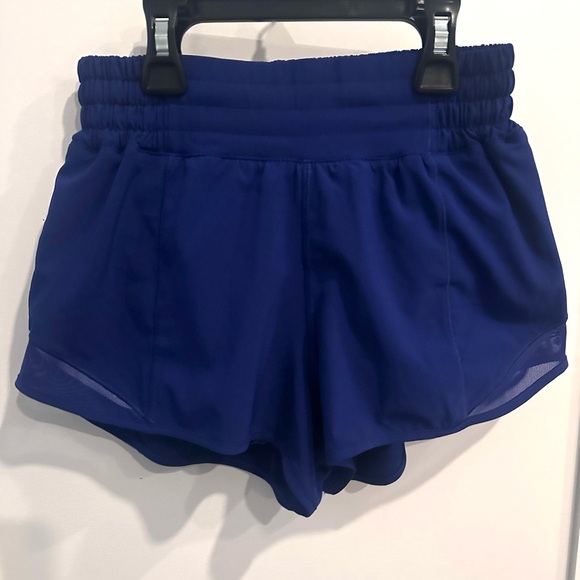 Lululemon Hotty Hot Lined Shorts (2.5 length) - Picture 2 of 3